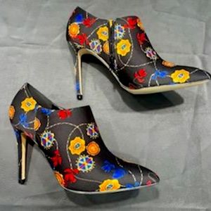 Shoedazzle ankle boots multi color size 10.